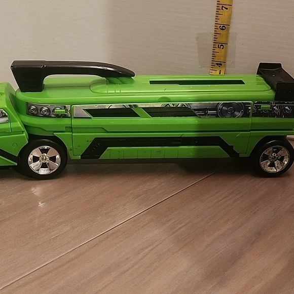 2004 Hot Wheels Green Super Transporter - Picture 5 of 7